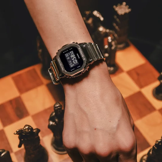 GM-5600YM-8 Casio G-shock  férfi karóra